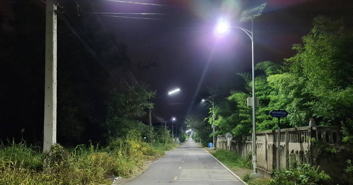 ติดตั้งไฟฟ้าสาธารณะซอยร่มเย็น Solar Cell จ.ปทุมธานี
